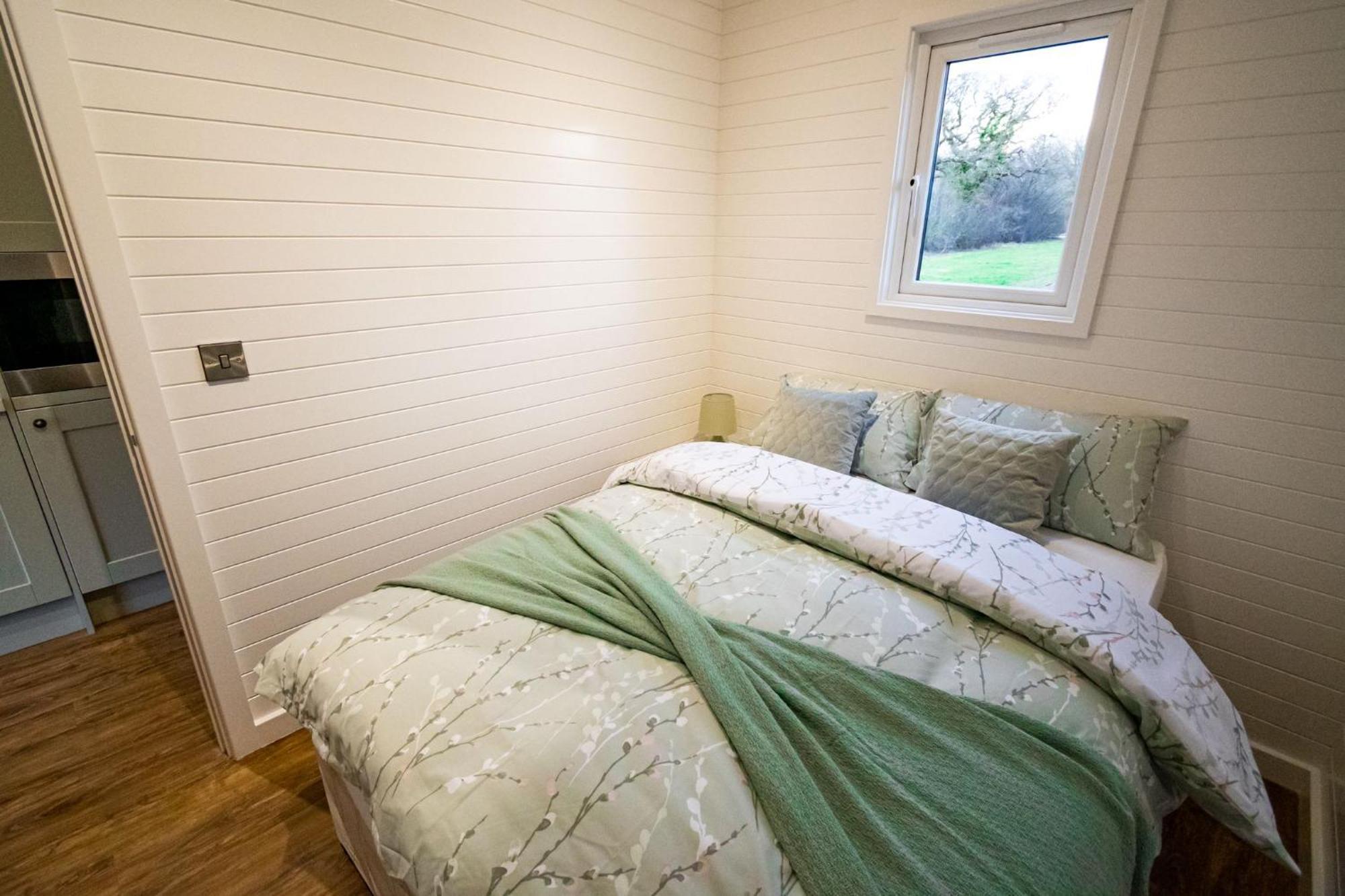 Beech Pod Cabin In Beautiful Surroundings Wrexham Bagian luar foto